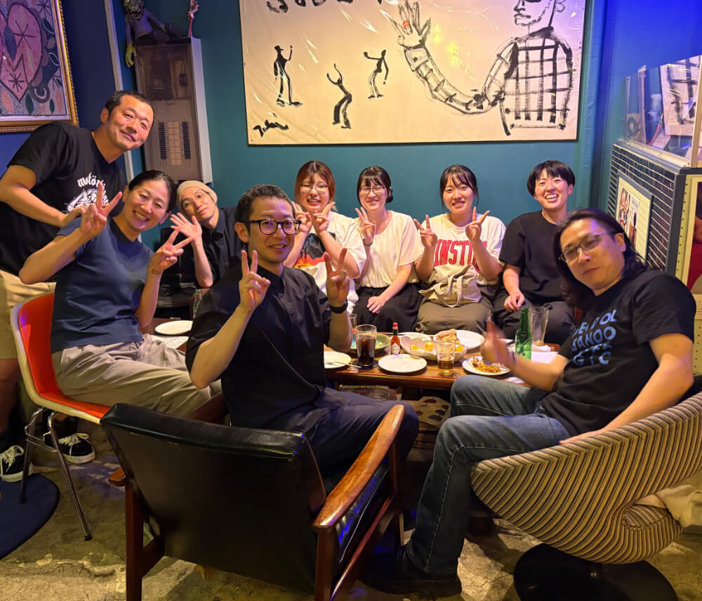 アイテックプラスの食事会は「お酒をたくさん飲む！」というよりも、「よく食べて、よく話す」のが定番。普段は静かな人が意外とおしゃべりだったりして、いつもと違う一面が見られるのも楽しみのひとつです。