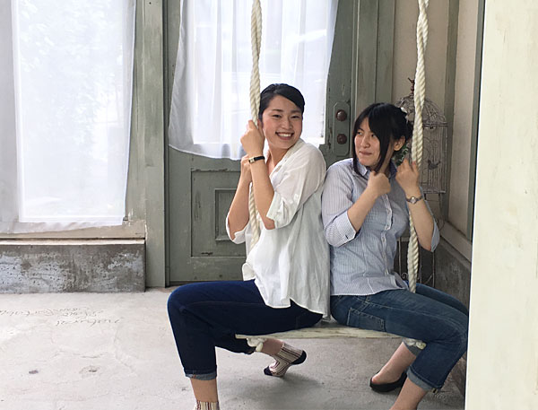 小野写真館の現場見学をするインターンシップ学生